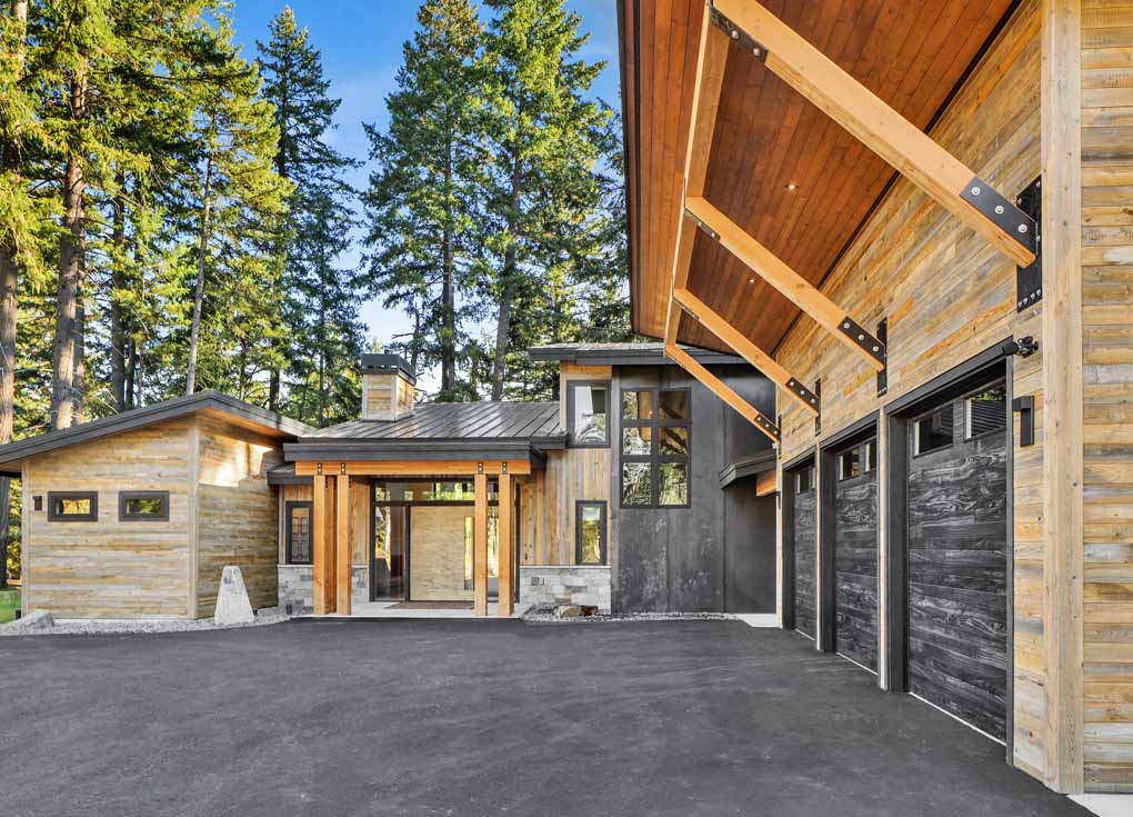 Reclaimed wood siding in the Cheyenne finish on an exterior by Eide Homes in Cle Elum, WA