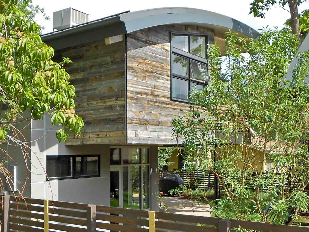 reclaimed-wood-siding-cody-wood-siding certified|gallery_img product_siding cody_color use_walls application_exterior type_commercial